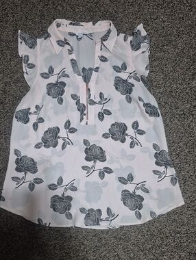 Candie's Blush Pink Floral Zip-Front Flutter Sleeve Blouse